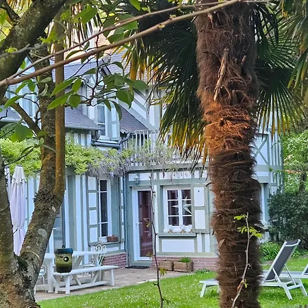 Holiday home Authentique Maison Normande Avec Piscine