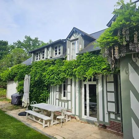 Authentique Maison Normande Avec Piscine Holiday home Tourgeville